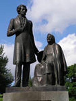 3 июня 35 лет со дня открытия в Пскове памятника“Пушкин и няня”